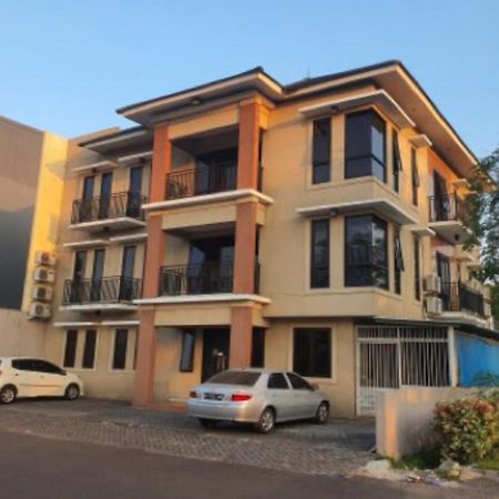 Oyo 93109 Garden Homestay 1 Tpr Surabaya Kültér fotó