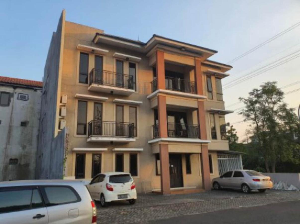 Oyo 93109 Garden Homestay 1 Tpr Surabaya Kültér fotó