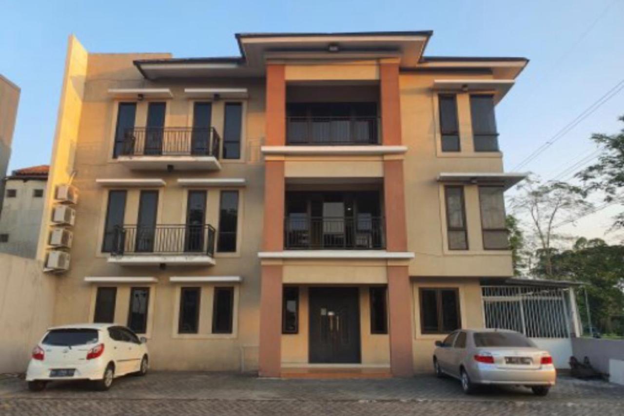 Oyo 93109 Garden Homestay 1 Tpr Surabaya Kültér fotó