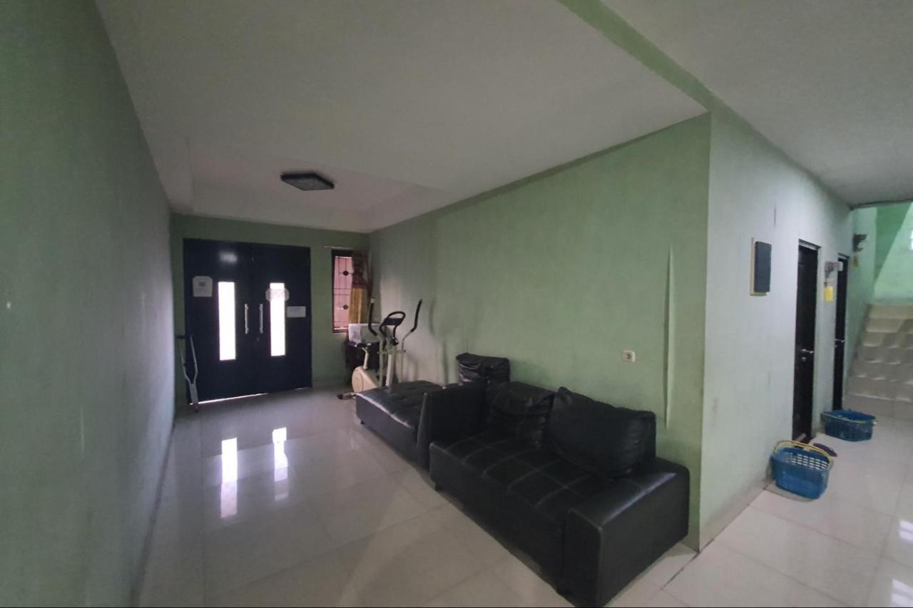 Oyo 93109 Garden Homestay 1 Tpr Surabaya Kültér fotó